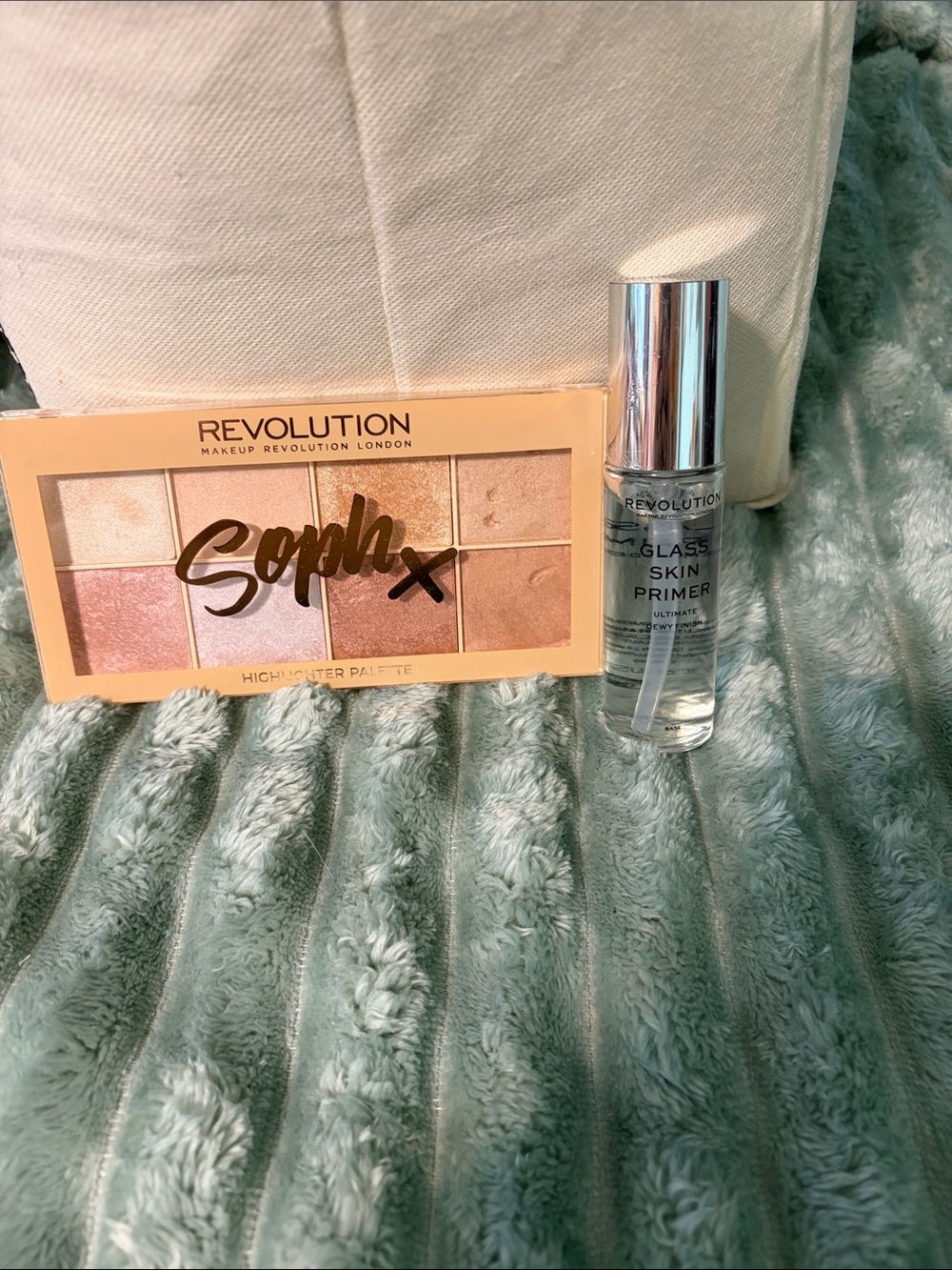 Revolution Highlighter Palette & Glass Skin Primer - Pink, Peach, Gold